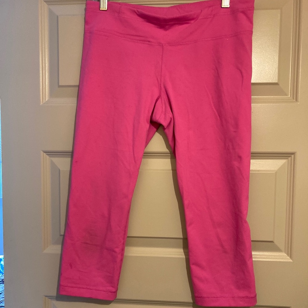 Under Armour Neón pink crop leggings size M